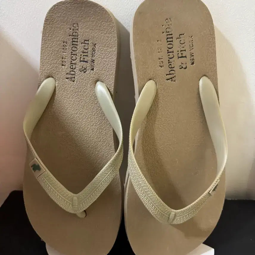[BUNJANG] Abercrombie & Fitch Beige Flip-Flop Sandals Size 265 / 정품 아베크롬비앤피치 쪼리 샌들 베이지 265