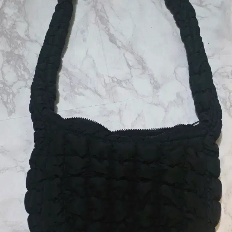 [BUNJANG] COS Quilted Shoulder Bag Black / COS 퀼팅 숄더백 블랙 상태아주좋아요