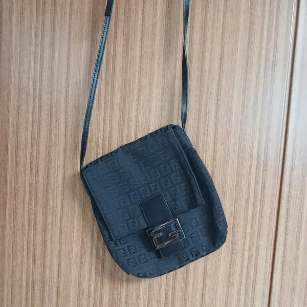 [BUNJANG] Fendi Vintage Mamma Baguette Crossbody Bag / 펜디 빈티지 맘마주카백