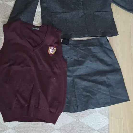 [BUNJANG] Gray Jacket, Vest, and Skirt Set / 세트 회색 자켓 조끼 스커트 부산국제고 여학생