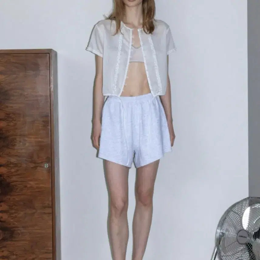 [BUNJANG] Studio Table Shirring White String Blouse / 스튜디오테이블 셔링 화이트 스트링 블라우스