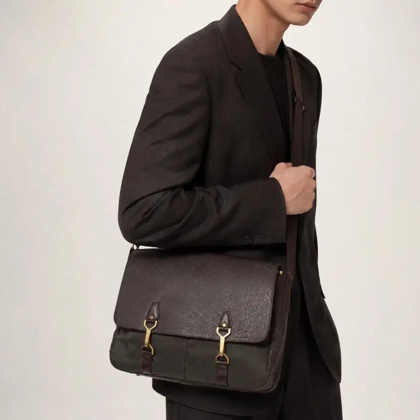 [BUNJANG] Louis Vuitton Taiga Dersou Messenger Crossbody Bag / [정품] 루이비통 타이가 데르소 메신저백 크로스백 / 노트북 수납 가능