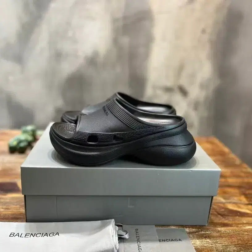 [BUNJANG] Balenciaga x Crocs Collaboration Clog Slippers (Women's Size 230mm) / 발렌시아가 크록스 클로그 협업 슬리퍼 여성 230mm
