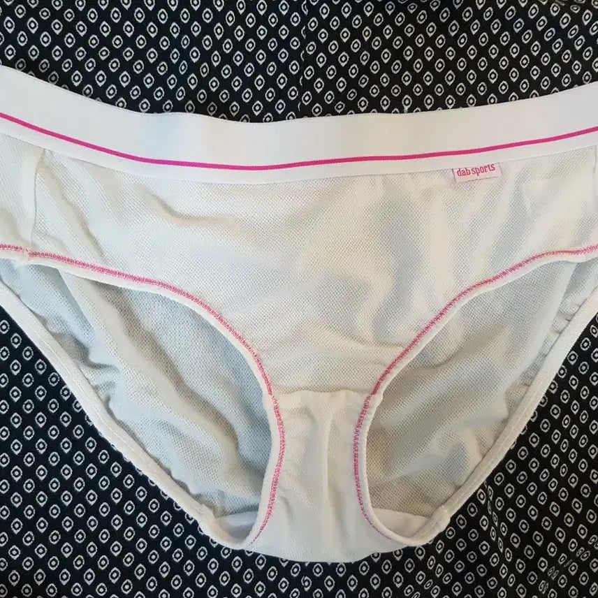 [BUNJANG] White Triangle Women's Panties - Size M / 화이트 삼각 여성팬티>>중고