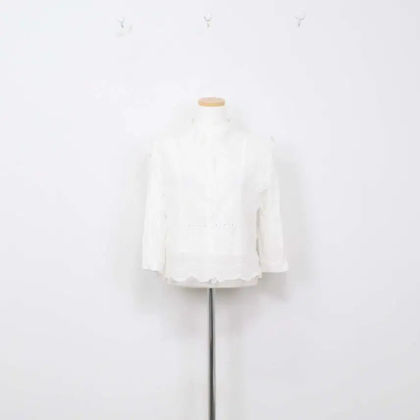[BUNJANG] Satin Women's Blouse Shirt White Cotton Punching Detail Size 55 / [정품] 샤틴 여성 블라우스 셔츠 신상 55사이즈 정인샵