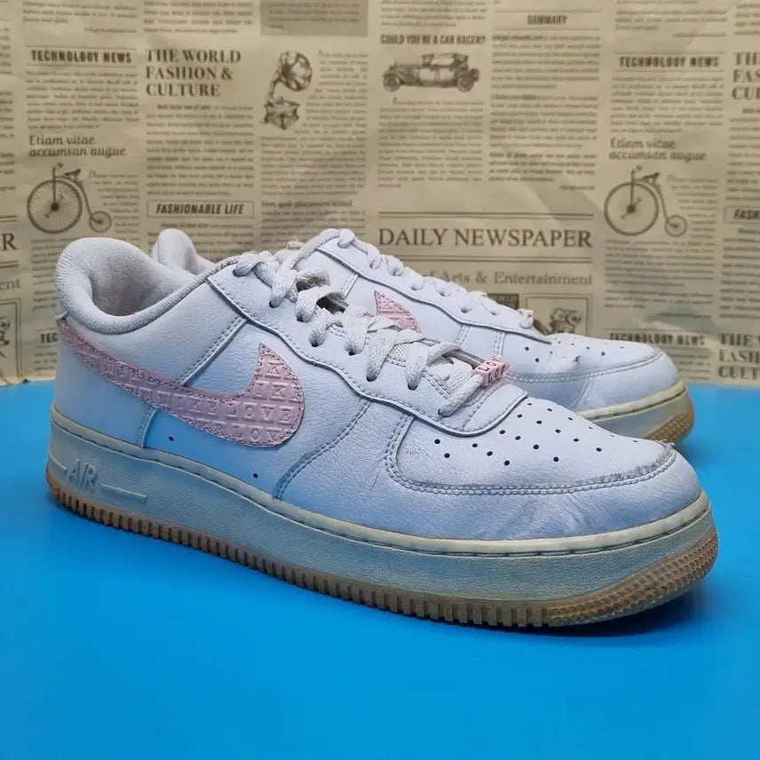 [BUNJANG] Nike Air Force 1 '07 Valentine's Day 2022 Sneakers / 나이키 에어포스1 07 밸런타인데이 2022 운동화 280