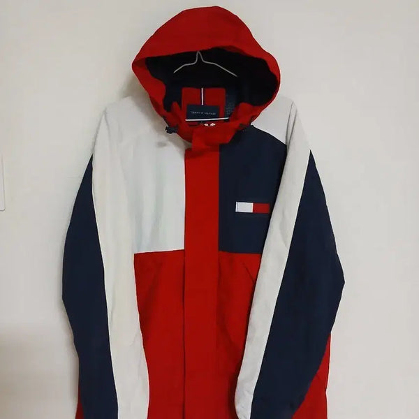 [BUNJANG] Tommy Hilfiger Color Block Golf Windbreaker / 타미힐피거의 시그니처 컬러 블록 디자인이 돋보이는 골프 바람막이 실싸이즈
