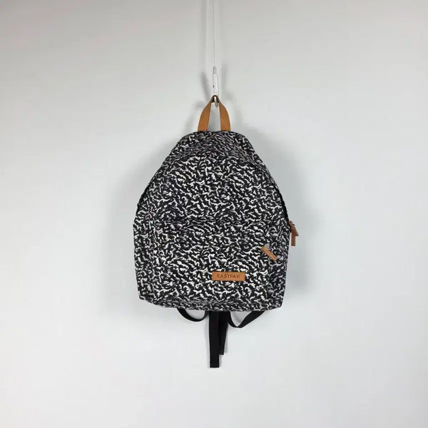 [BUNJANG] Eastpak Leopard Print Black Backpack / 이스트팩 호피 패턴 블랙 백팩 260710