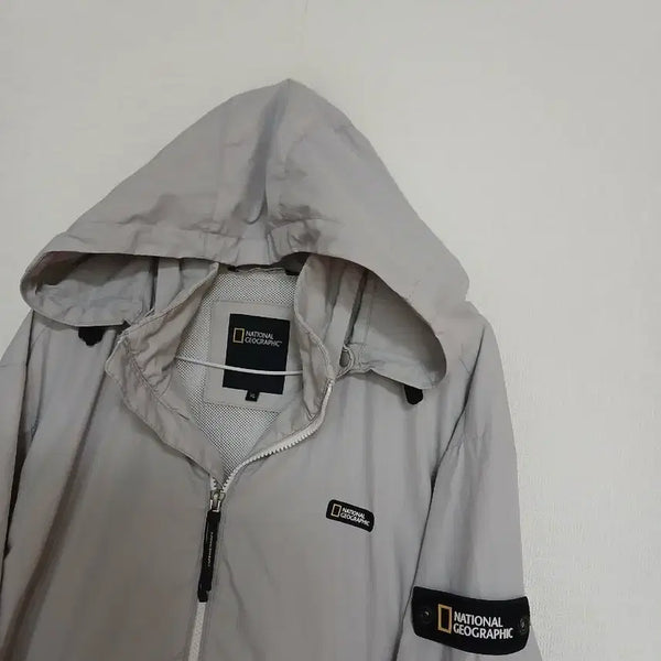 [BUNJANG] National Geographic Golf Windbreaker Light Grey Size 105 / 내셔널지오그래픽 골프 바람막이 105 사이즈입니다. 라이트그레이 색상으로