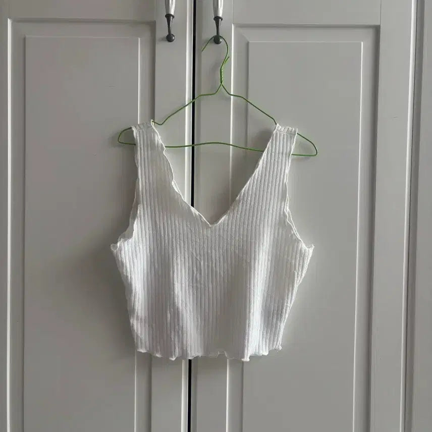 [BUNJANG] Ribbed Knit Sleeveless Crop Top White / 민소매 니트 화이트