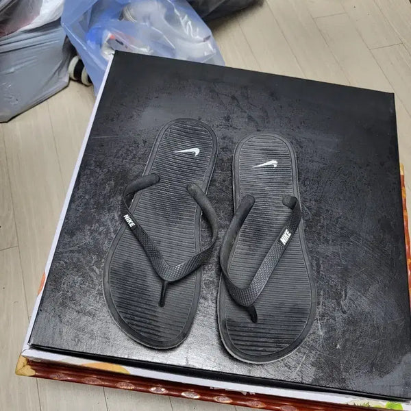 [BUNJANG] Nike Black Flip-Flops (Men's Size M9) / 나이키 블랙 쪼리 M9 사이즈 상태좋음