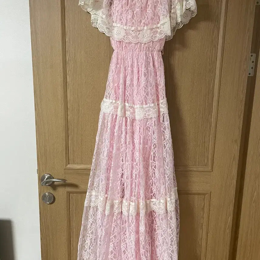 [BUNJANG] Vintage Lace Off-Shoulder Long Dress / 빈티지 레이스 오프숄더 롱 드레스