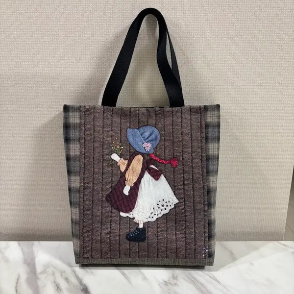 [BUNJANG] Quilted Girl with Flower Tote Bag / 퀼트 꽃을 든 소녀 토트백