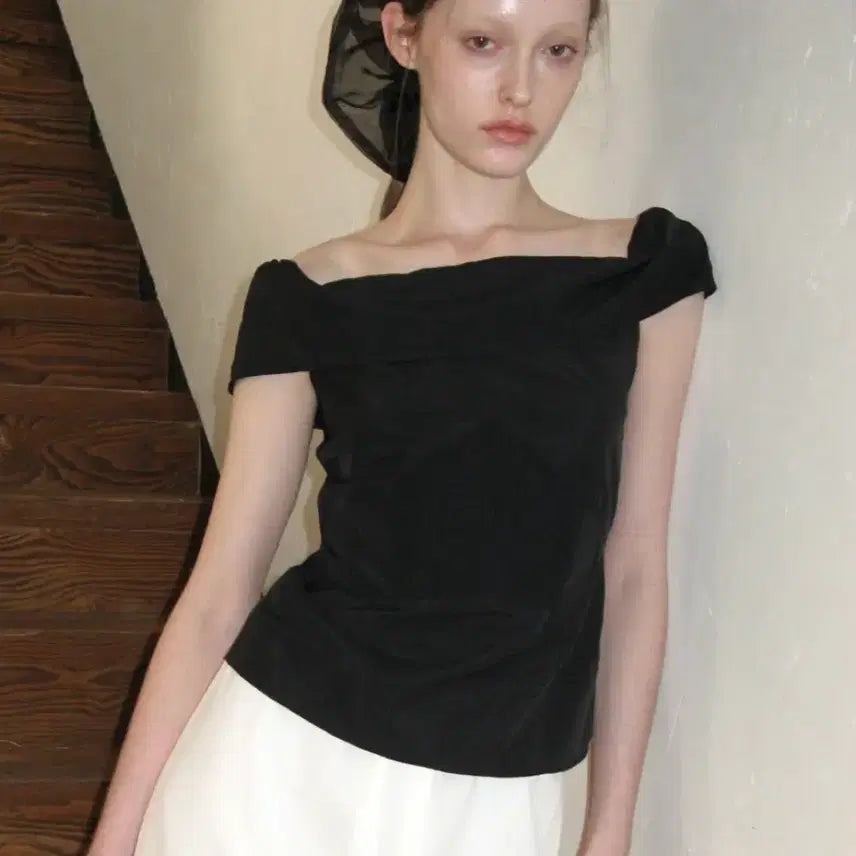[BUNJANG] Sino Off-Shoulder Pintuck Blouse / 시눈 오프숄더 블라우스 Off-shoulder Pintuck Blouse