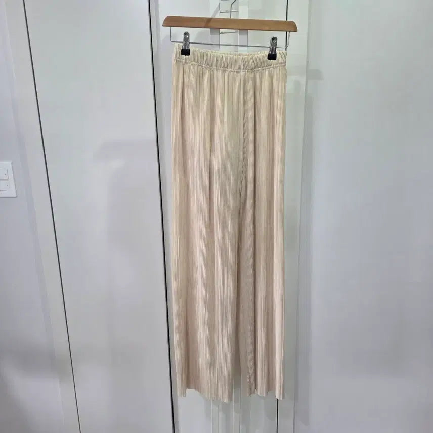 [BUNJANG] Beige Pleated Wide Pants / 베이지색 플리츠 와이드 팬츠