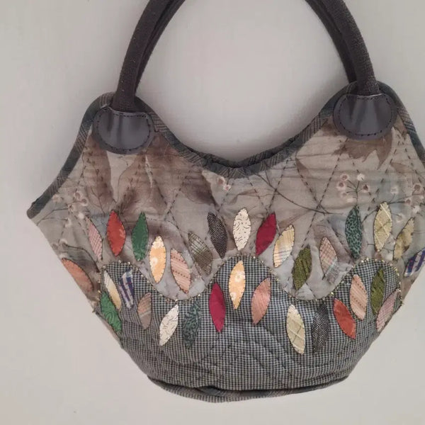 [BUNJANG] Vintage Quilted Shoulder Bag Floral Accent / 빈티지 퀼트 숄더백 꽃잎 장식 ㅡ가격내림