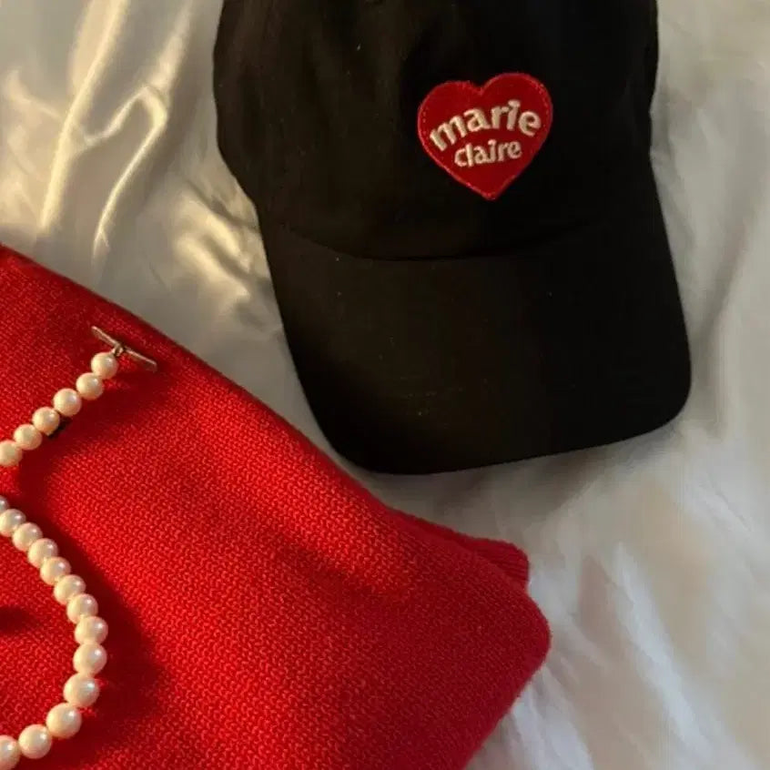 [BUNJANG] Marie Claire Heart Patch Black Ball Cap / 마리끌레르 하트 패치 블랙 볼캡