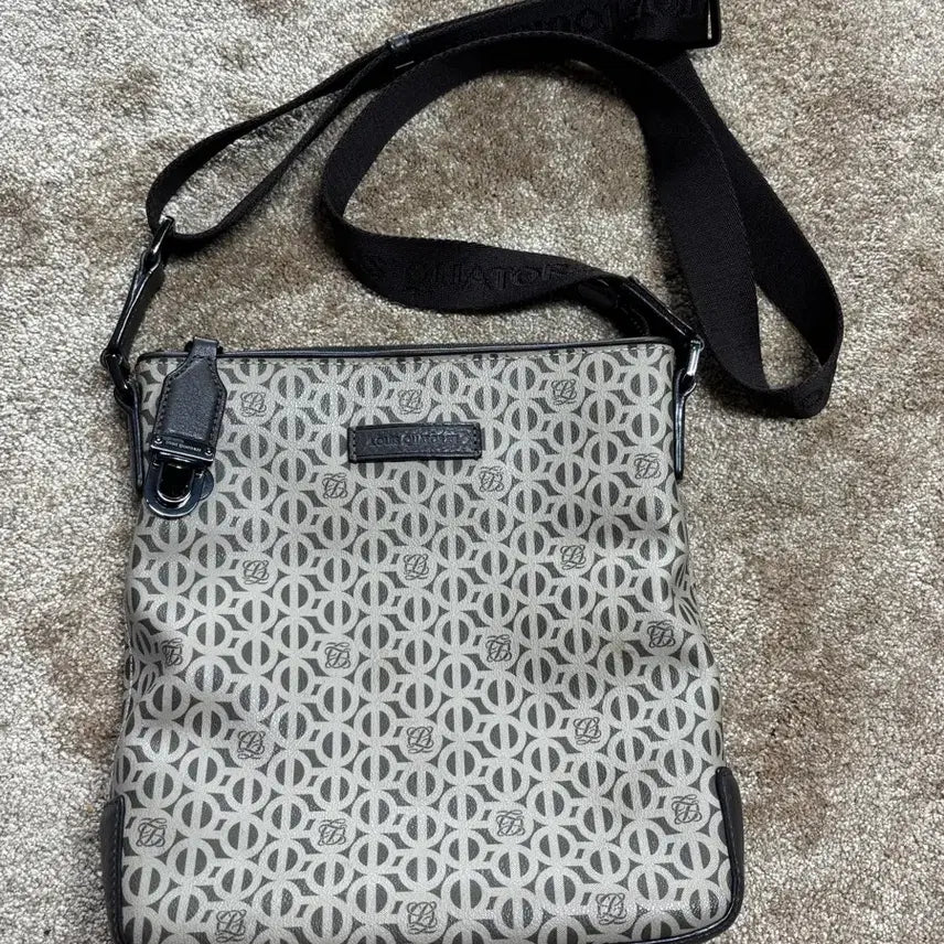 [BUNJANG] Louis Quatorze Signature Pattern Crossbody Bag / 루이까또즈 크로스백