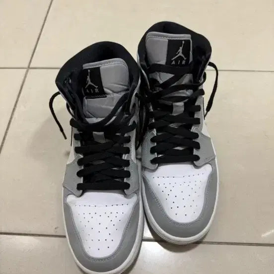 [BUNJANG] Nike Air Jordan 1 Mid Light Smoke Grey US 9.5 / 나이키 에어 조던 1 미드 라이트 스모크 그레이 275
