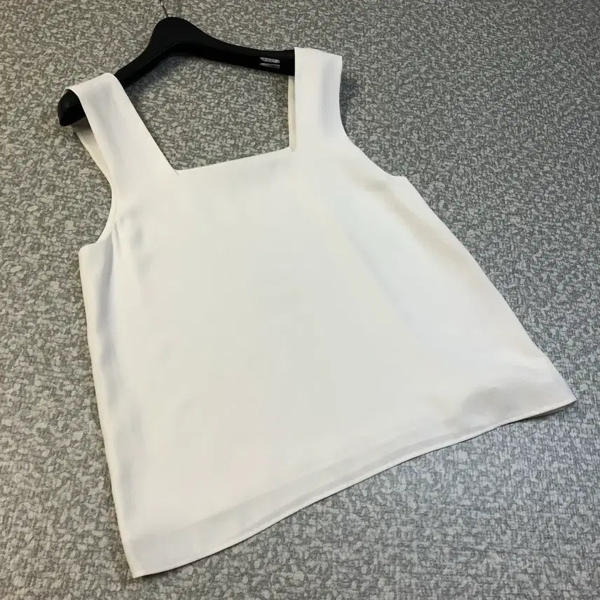[BUNJANG] ORR Summer Loose Square Neck Sleeveless Top M / 새옷) ORR 오르 썸머 루 스퀘어넥 슬리브리스 나시 M 민소매 휴가룩