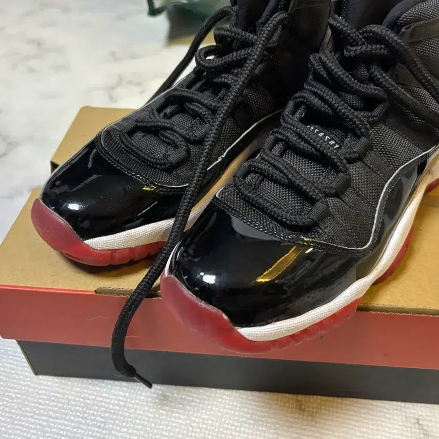[BUNJANG] Jordan 11 Retro Bred (Size 250) / 250)조던 11 레트로 브레드