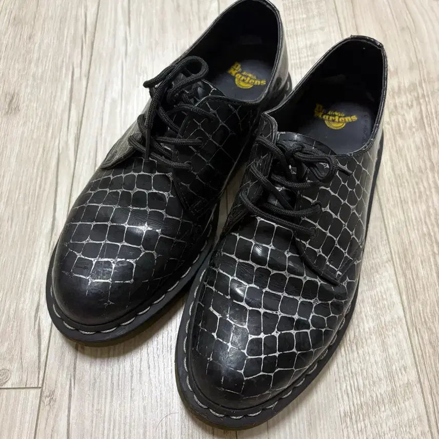 [BUNJANG] Dr. Martens 3-Eye Spider Black Leather Shoes / 닥터마틴 3홀 스파이더 블랙 260