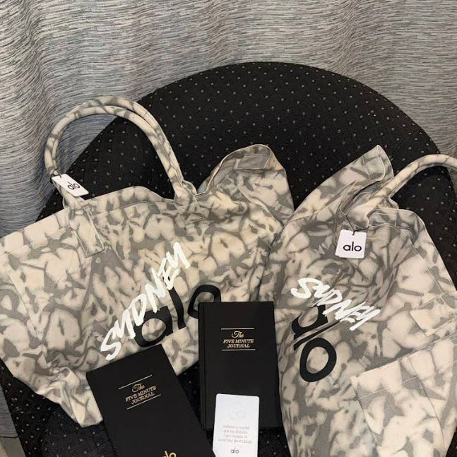 [BUNJANG] Alo Yoga Iconic Shopper Tote Bag Grey Tie-Dye Sydney Limited Edition / 알로 요가 아이코닉 쇼퍼 토트 백 그레이 타이다이 시드니 한정판 에디션