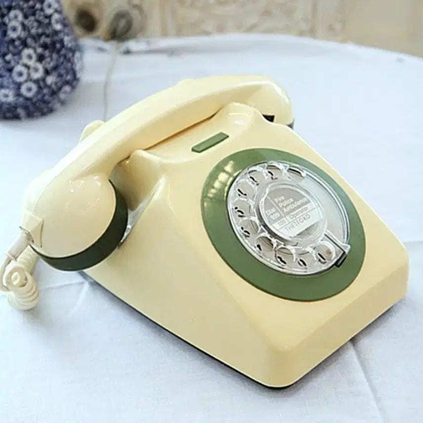 [BUNJANG] Vintage 1970s Rotary Dial Telephone - Pale Yellow & Green Accents / 빈티지 1970년대 연노랑과 그린포인트의 다이얼 전화기