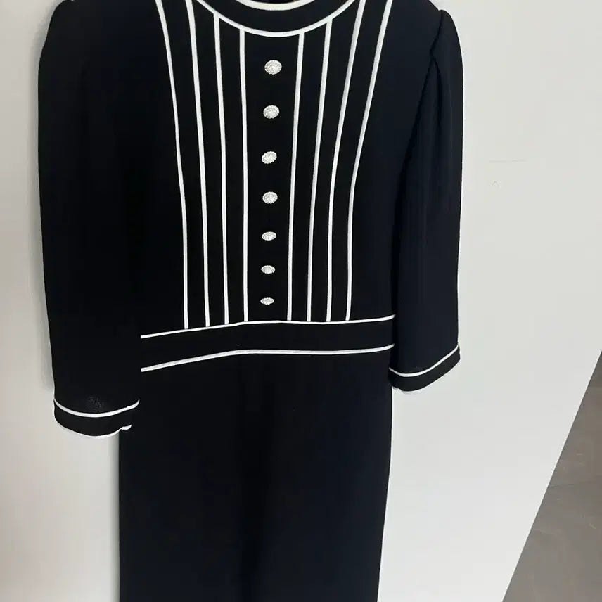 [BUNJANG] MOJO.S.PINE Black and White Color-Block Knit Dress / 모조에스핀 블랙화이트 배색 니트 원피스