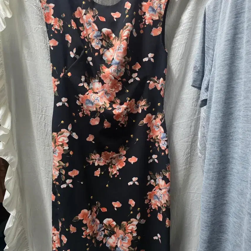 [BUNJANG] Floral Sleeveless Midi Dress / 플로럴 패턴 민소매 원피스