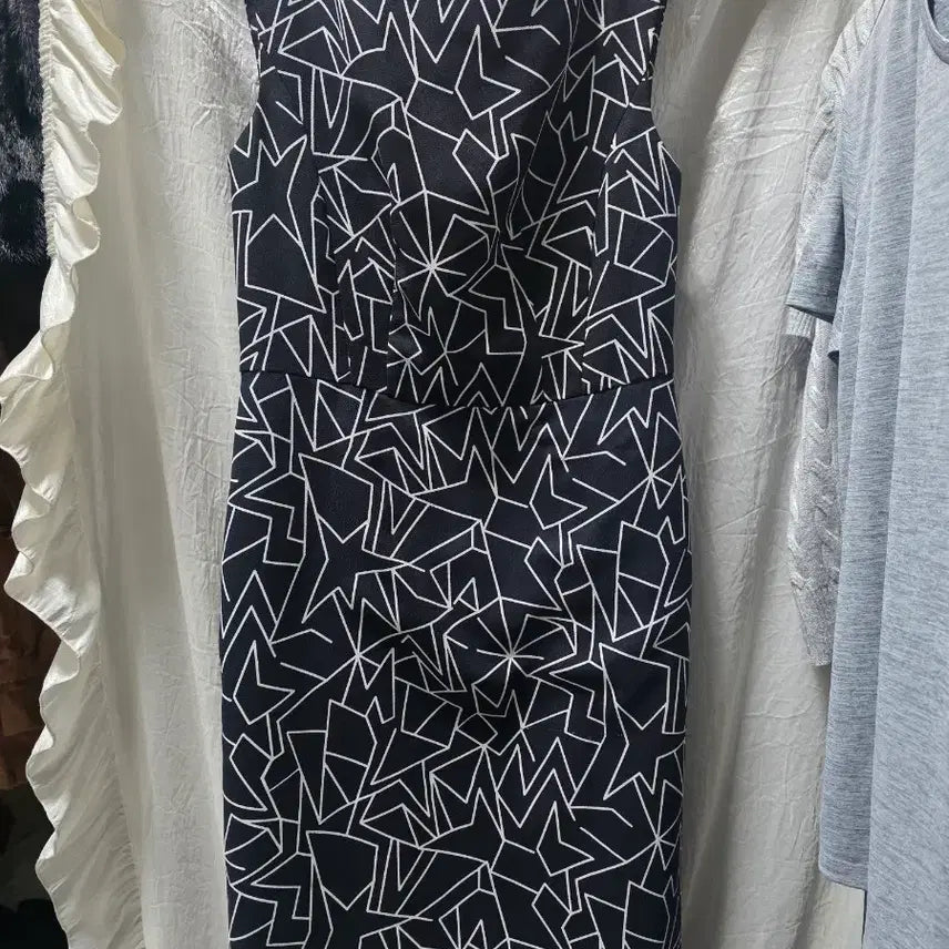[BUNJANG] Black Star Pattern Midi Dress / 블랙 스타 패턴 원피스
