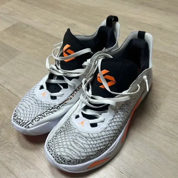 [BUNJANG] Luka 1 Basketball Shoes - White/Black/Orange / 루카 1 농구화