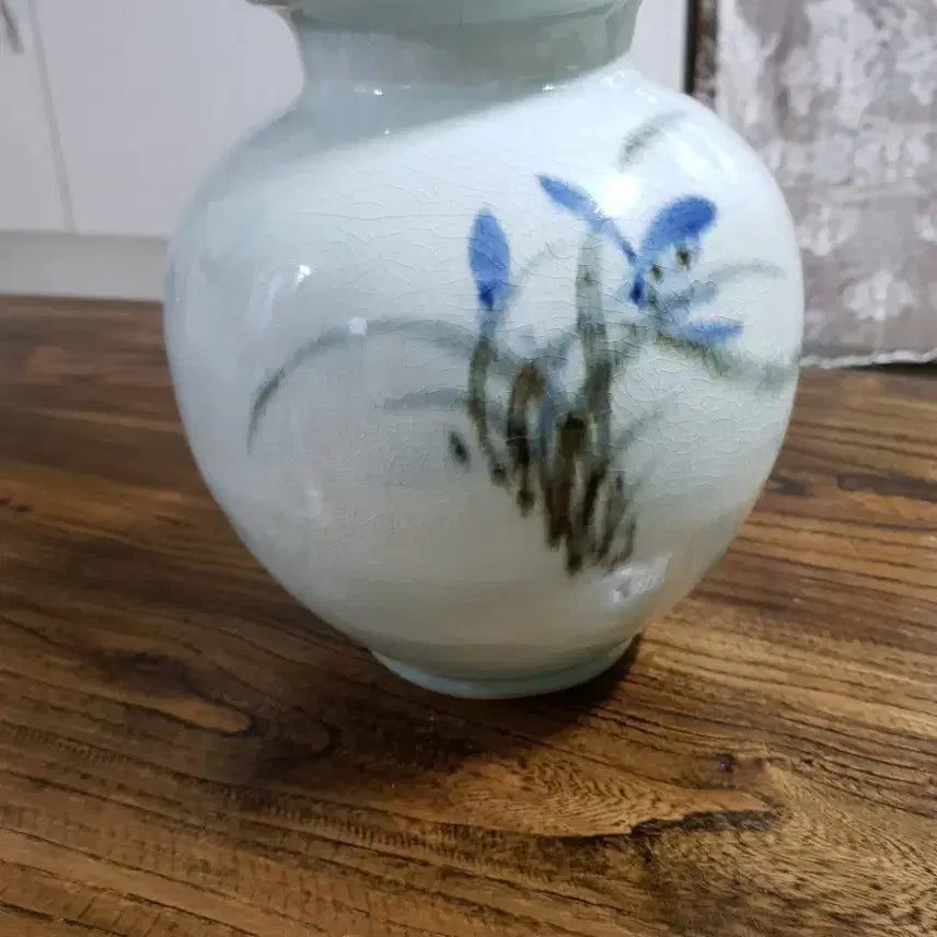 [BUNJANG] Antique Celadon Vase with Floral Motif / 기념골동도자기