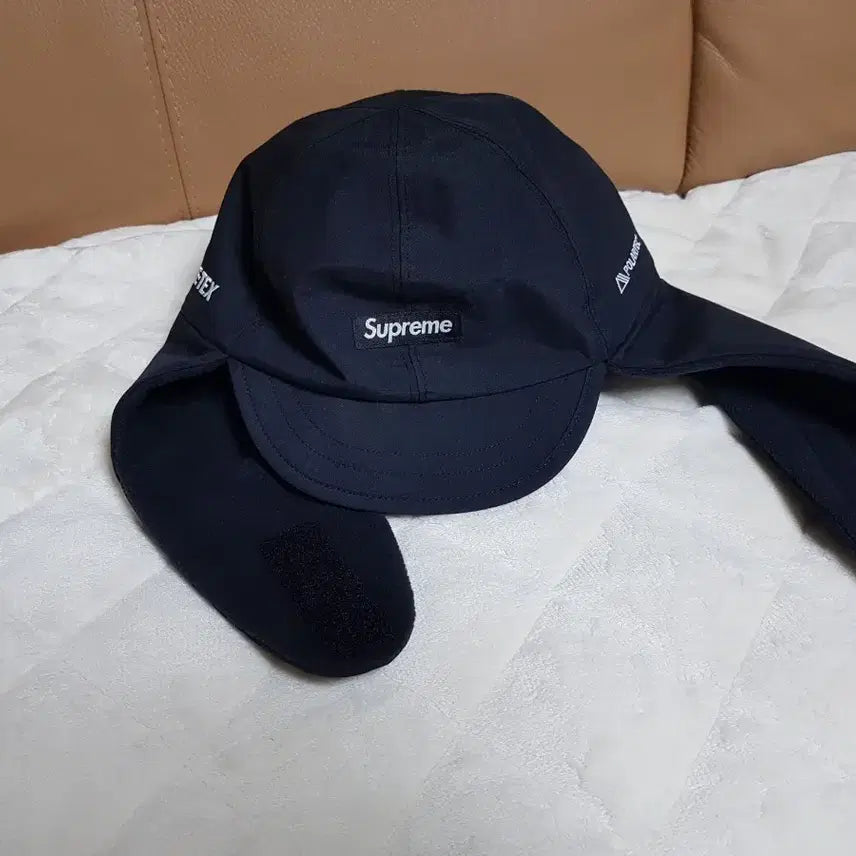 [BUNJANG] Supreme Gore-Tex Earflap Cap Hat Black / 슈프림 고어텍스 이어플랩 캡 모자 블랙 23FW