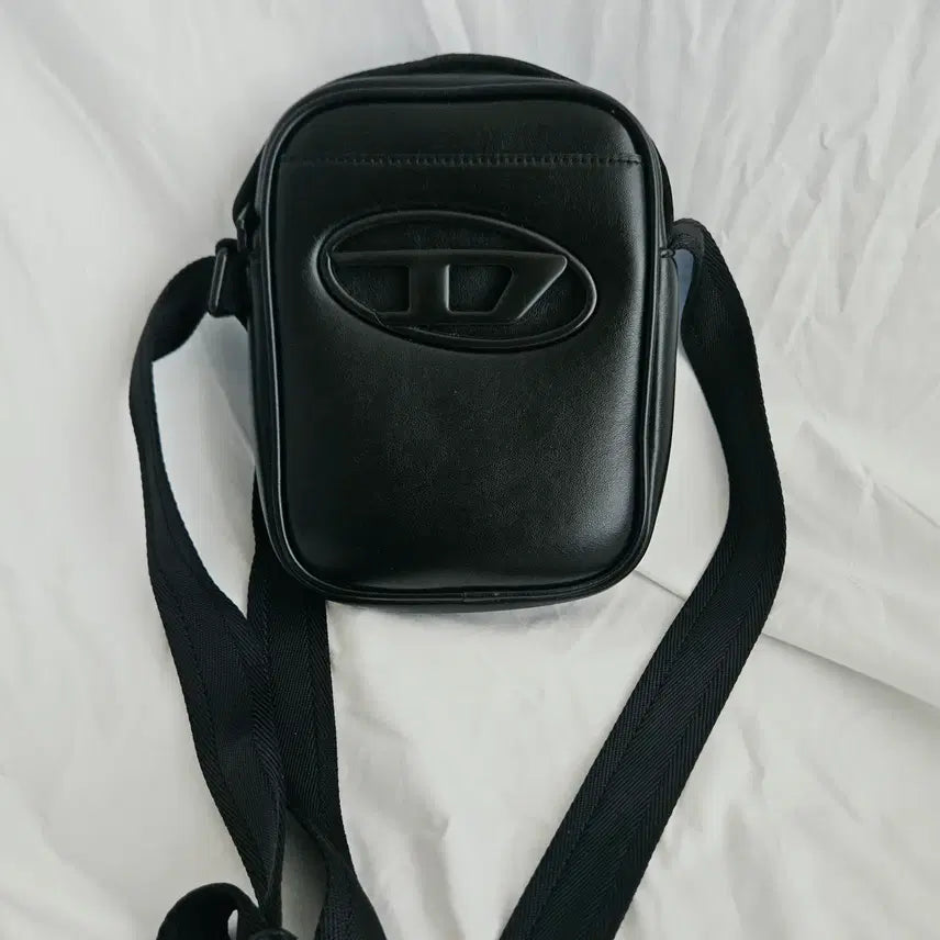 [BUNJANG] Diesel Holi-D Logo Crossbody Bag Black / 디젤 홀리 디 (Holi-D) 로고 크로스백 블랙