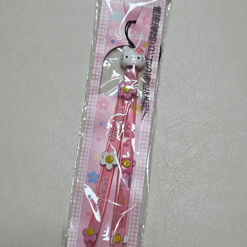 [BUNJANG] Sanrio Classic Kitty "Kaohana" PVC Strap with Flower Charm / 고전키티 카오하나 스트랩 꽃키티 pvc스트랩