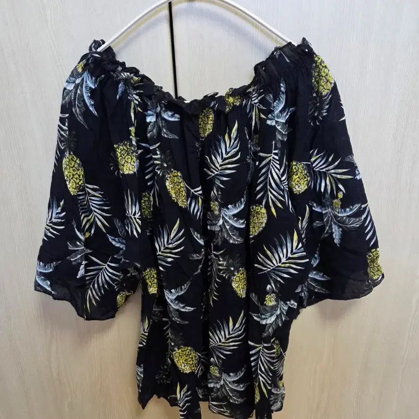 [BUNJANG] Aloha Open Shoulder Tee / 새상품 알로하 오픈숄더 티