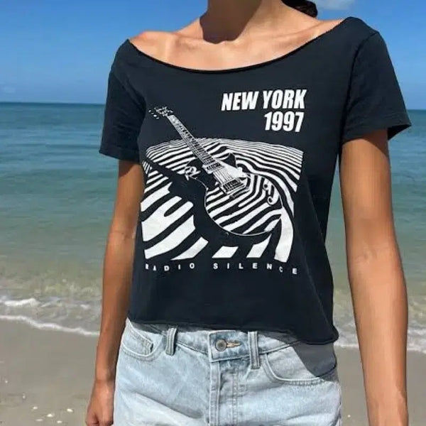 [BUNJANG] Brandy Melville Radio Silence Off-Shoulder T-Shirt / 브랜디멜빌 라디오 사일런스 오프숄더 티셔츠
