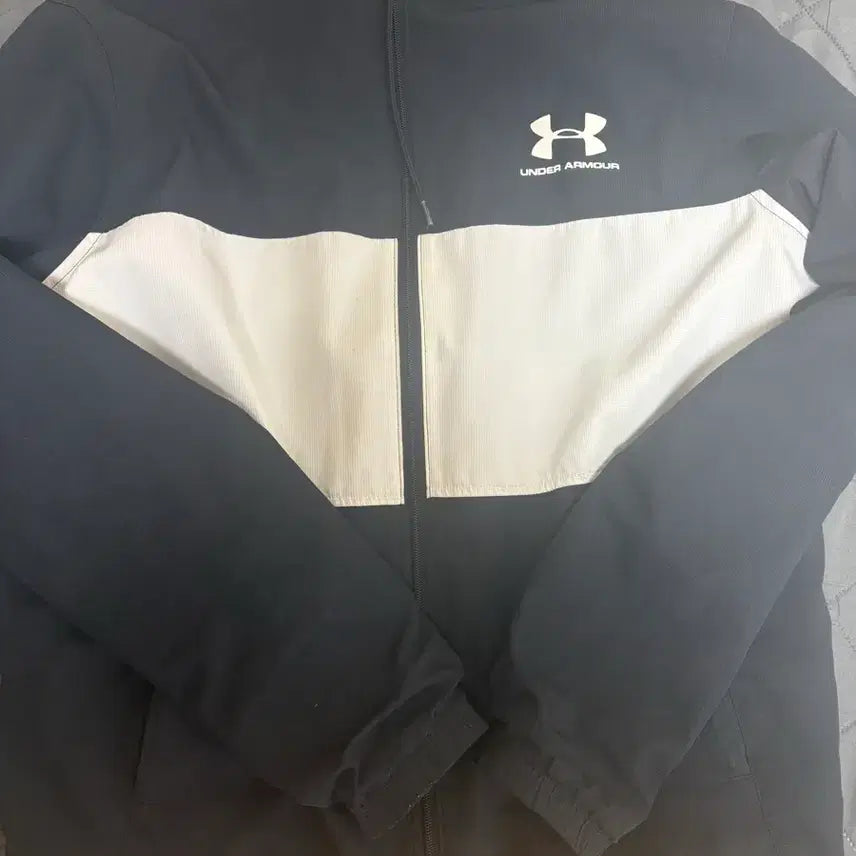 [BUNJANG] Under Armour Windbreaker Jacket Black/White / 언더아머 바람막이 점퍼 블랙/화이트