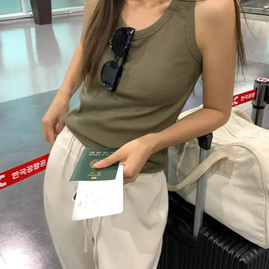 [BUNJANG] Na-i-ni Cracker Ribbed Sleeveless Top / 나이니 단독 크래커 골지 슬리브리스 나시 블랙업 가내스라 메이비베이비