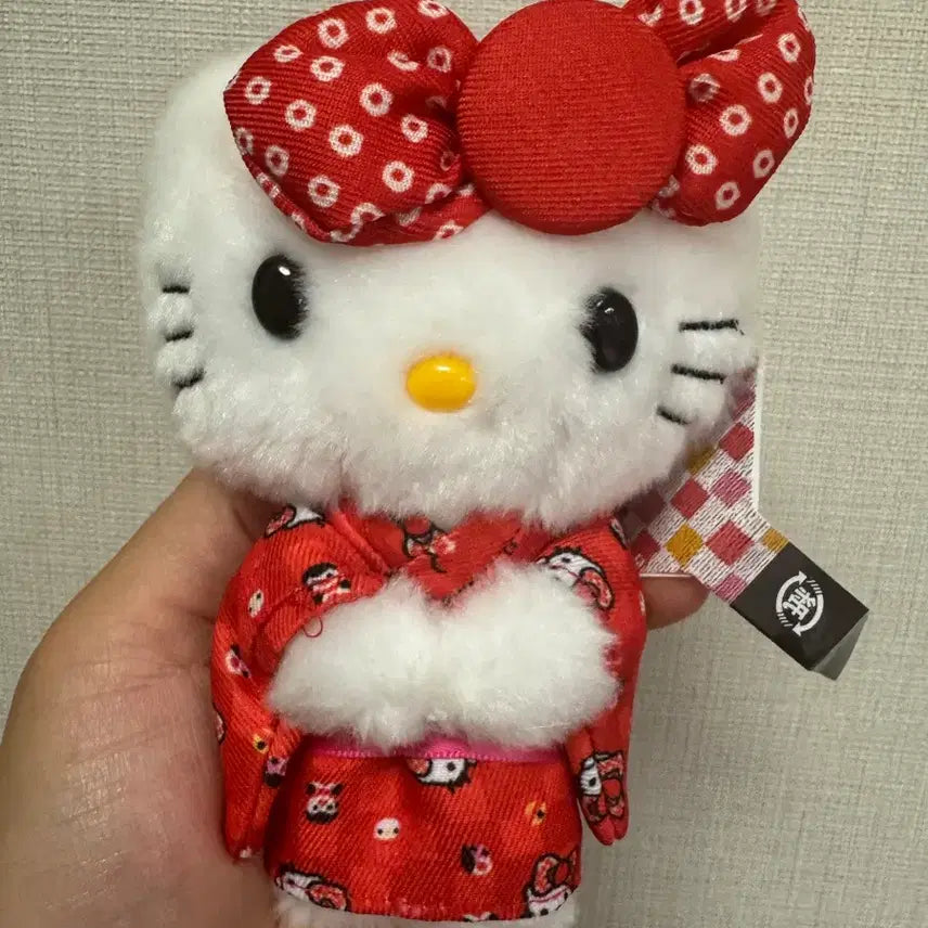 [BUNJANG] Hello Kitty Kimono Traditional Doll Keychain / 헬로키티 기모노 전통 인형 키링