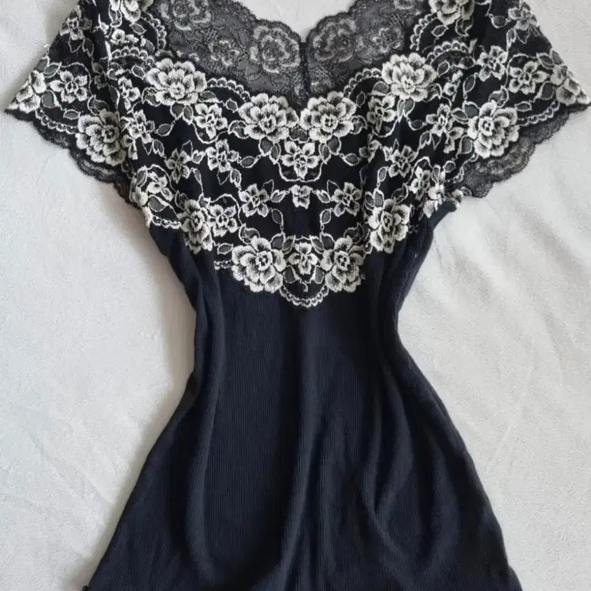 [BUNJANG] Vintage Black Oriental Lace Fitted Top / 빈티지 블랙 오리엔탈 레이스 딱붙핏 탑