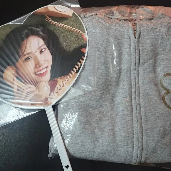 [BUNJANG] Park Eun-bin "Empty" Hoodie Zip-up, "Bingo On" Fan / 박은빈-빈칸 후드집업, 빙고온부채