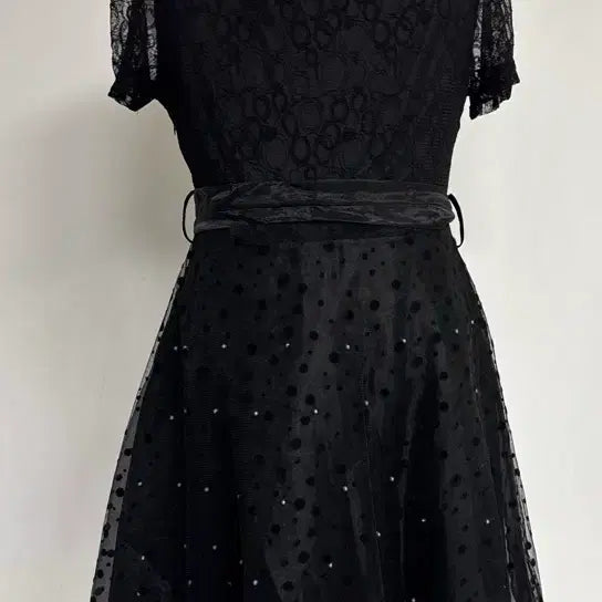 [BUNJANG] Black Lace Polka Dot Puff Sleeve Midi Dress / 블랙 레이스 도트 패턴 퍼프 소매 원피스