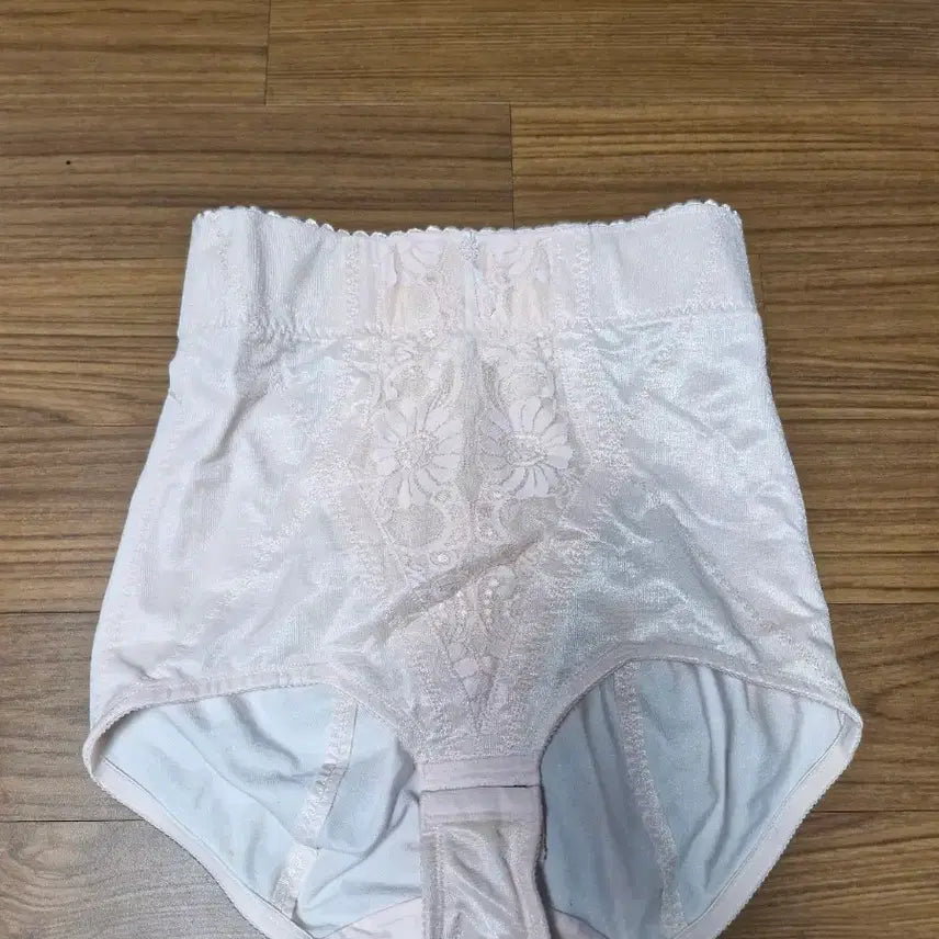 [BUNJANG] Nouvel Mari Briefs Size 76 / 누벨마리. 삼각거들.  76 .
