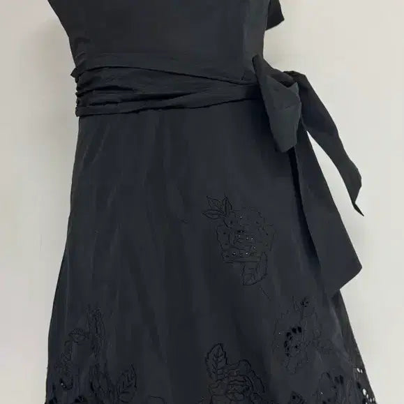 [BUNJANG] BCBG Max Azria Black Floral Cutout Dress - Size S / 정품 BCBG MAXAZRIA 블랙 플로럴 컷아웃 드레스 S
