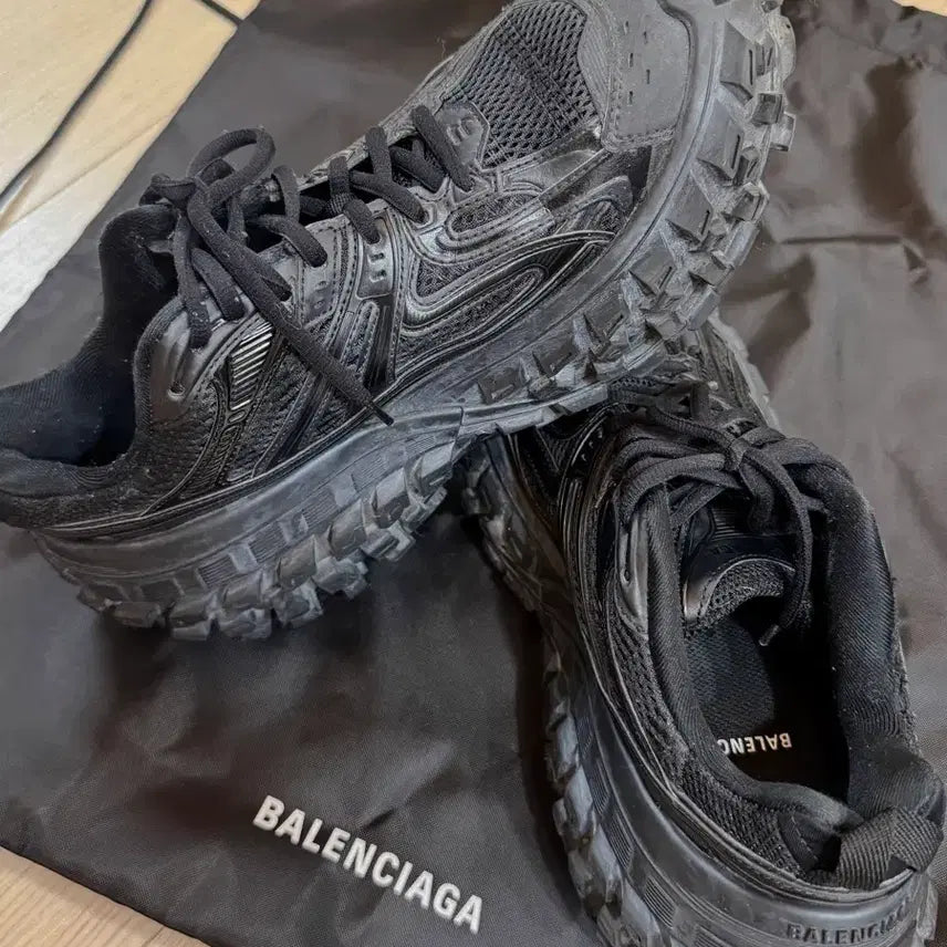 [BUNJANG] Balenciaga Defender Size 41 / 발렌시아가 디펜더 41사이즈