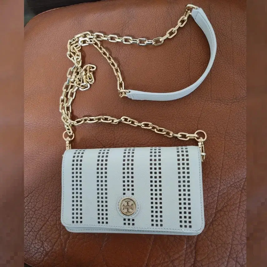 [BUNJANG] Tory Burch Off-White Perforated Mini Crossbody Bag / 토리버치 오프화이트 펀칭 미니 크로스백