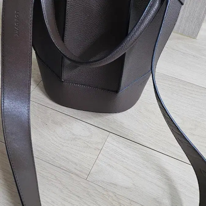 [BUNJANG] Louvre Leather Shoulder Bag Brown / 루브르 가죽 숄더백 브라운