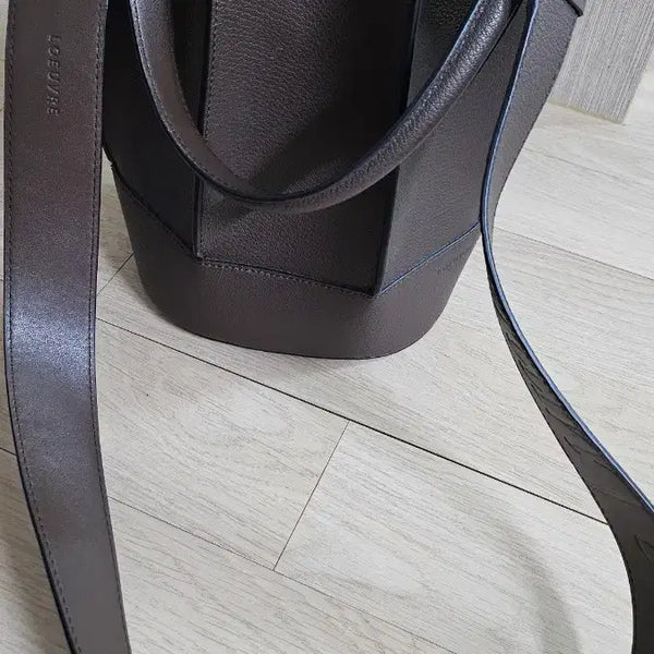 [BUNJANG] Louvre Leather Shoulder Bag Brown / 루브르 가죽 숄더백 브라운